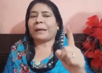 বারাণসীর জ্ঞানবাপী বিতর্কিত কাঠামো হিন্দুদের হাতে তুলে দেওয়ার প্রস্তাব দেওয়ায় রুবিনা খানমকে পদ থেকে সরালো সমাজবাদি পার্টি