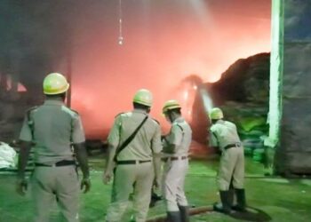 পূর্ব বর্ধমানের গলসির ভোজ্য তেলের কারখানায় ভয়াবহ অগ্নিকান্ড, ভস্মীভূত লক্ষাধিক টাকার সামগ্রী