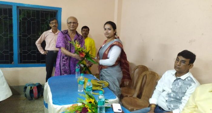 জনপ্রতিনিধি ও সাংবাদিকদের সম্বর্ধনা দিল গুসকরা পুরসভা, ওয়ার্ডের সমস্যা ও সমাধান নিয়ে চললো আলোচনা