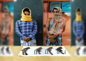 হেফাজতে নেওয়া দুই কুখ্যাত দুষ্কৃতীকে জেরা করে আগ্নেয়াস্ত্র ও কার্তুজ উদ্ধার করল কেতুগ্রাম থানার পুলিশ