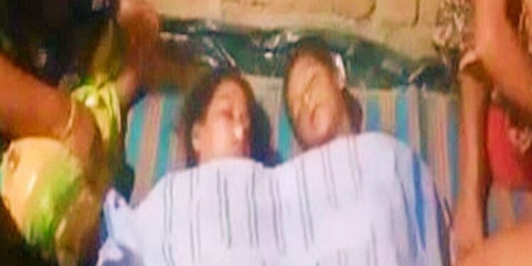 নিজের দুই শিশুসন্তানকে শ্বাসরোধ করে খুন করে চম্পট দিল মুর্শিদাবাদের খোদাবক্স সেখ