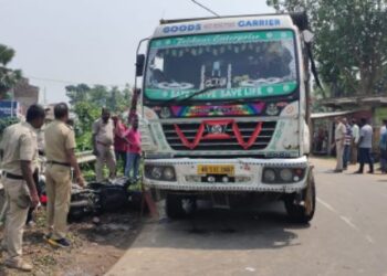 আউশগ্রামে পথ দুর্ঘটনার কবলে দুই বাইক, বরাত জোরে প্রাণে বাঁচলেন আরোহীরা