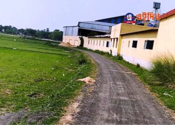 বাতিল টায়ারের রবার মিশ্রিত ’বিটুমিন’ দিয়ে সড়ক তৈরি করে দৃষ্টান্ত সৃষ্টি করলেন খণ্ডঘোষের বিডিও