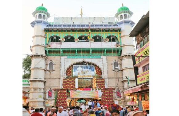 রাজস্থানের আজমীরে মইনুদ্দিন চিশতির দরগাহে হিন্দু প্রতীক !  প্রত্নতাত্ত্বিক বিভাগকে দিয়ে জরিপের দাবি