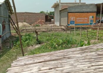 এজমালি সম্পত্তি দখল করে ক্লাবঘর নির্মান নিয়ে উত্তেজনা ইংলিশবাজারে