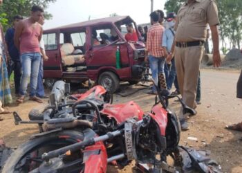 ভাতারে মারুতি-বাইক মুখোমুখি সংঘর্ষ, আহত ৬