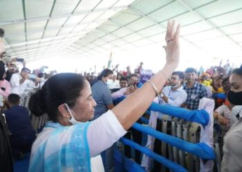 টেট উত্তীর্ণ বর্ধমানের তিন মহিলাকে চাকরির ব্যাপারে আশ্বস্ত করলেন মুখ্যমন্ত্রী