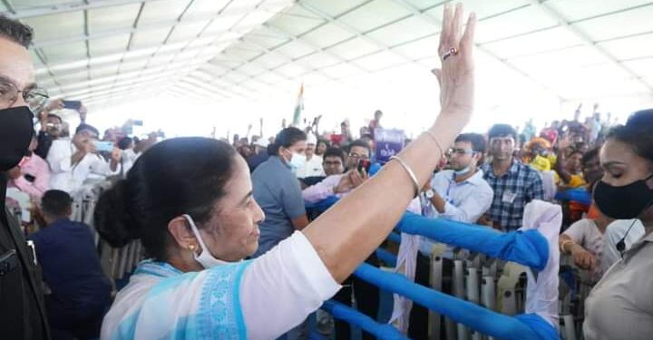 টেট উত্তীর্ণ বর্ধমানের তিন মহিলাকে চাকরির ব্যাপারে আশ্বস্ত করলেন মুখ্যমন্ত্রী