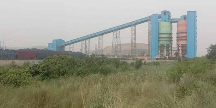 পাণ্ডবেশ্বরে কয়লা লুটে বাধা দিতে গিয়ে দূষ্কৃতীদের হাতে আক্রান্ত পুলিশ, ভাঙচুর পুলিশের গাড়িতে