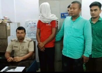 ক্রেতা সেজে বেআইনি অস্ত্র পাচারকারী যুবককে গ্রেফতার করল গঙ্গারামপুর থানার পুলিশ