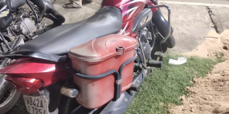 গুসকরায় স্বর্ণ ব্যবসায়ীর বাইকের টুলসবক্স ভেঙে দুঃসাহসিক চুরি