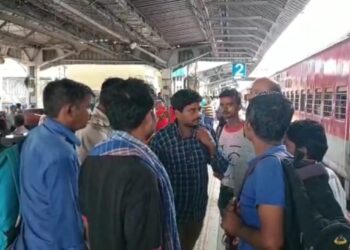 ‘অগ্নিপথ’ প্রকল্প নিয়ে বিক্ষোভের আঁচ পড়লো পূর্ব বর্ধমানের রেল পথেও