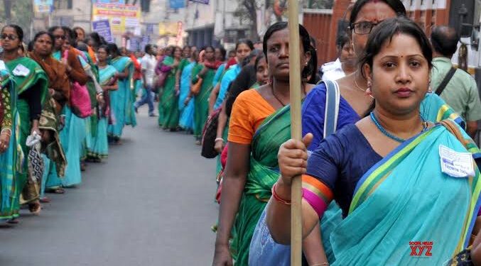 এবার আশা ও অঙ্গনওয়াড়ি কর্মীদের মুঠো ফোন কেনার জন্য ৮ হাজার টাকা করে দেবে সরকার