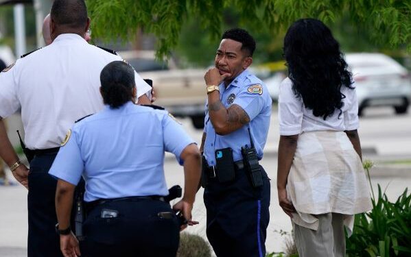 মার্কিন যুক্তরাষ্ট্রের স্কুলে ফের গুলি চালানোর ঘটনা ঘটল, নিহত ১, আহত ২