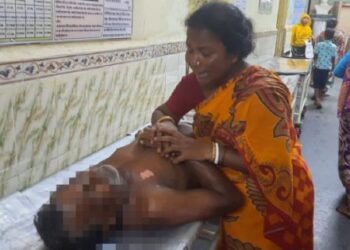 মন্ত্রী ফিরহাদ হাকিমের উদ্যোগে বিশেষ বিমানে আনা হল কাশ্মীরে হৃদরোগে মৃত মালদার নির্মান শ্রমিকের মৃতদেহ