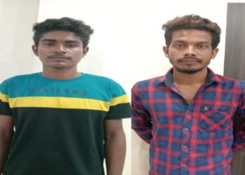 বধুর হাত কেটে নেওয়ার ঘটনা  : আক্রান্তের স্বামীর দুই সহযোগীকে গ্রেফতার করল পুলিশ