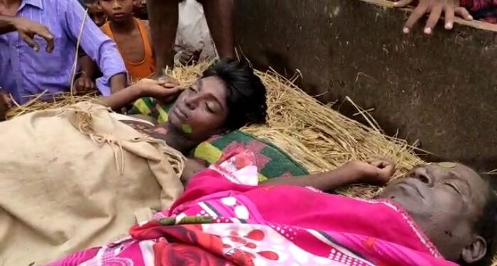 গোয়ালে গরু ঢোকাতে গিয়ে বজ্রপাতে মর্মান্তিক মৃত্যু বাবা ও নাবালক ছেলের