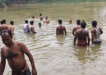 বন্ধুদের সঙ্গে পুকুরে স্নান করতে গিয়ে তলিয়ে গেল ভাতারের এক কিশোর