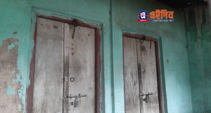 খিচুড়িতে সাপ বিতর্ক : গাফেলতির দায়ে অঙ্গনওয়াড়ি কেন্দ্রের দুই কর্মীকে বদলির নির্দেশ