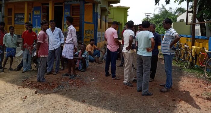 ধারের টাকা চাওয়ায় স্বামীর সঙ্গে দাদার অশান্তি, অভিমানে গলায় ফাঁস দিয়ে আত্মঘাতী বধু