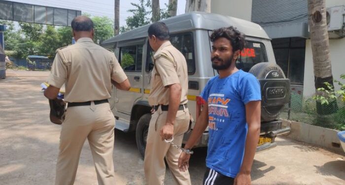 নাবালিকাকে অপহরণ ও ধর্ষণের অভিযোগে এক যুবককে গ্রেফতার করল ভাতার থানার পুলিশ