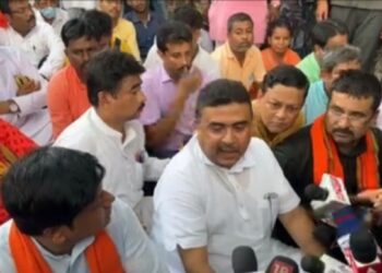 ‘পোড়ানো পার্টি অফিস থেকে জিহাদিদের সব চিহ্ন গঙ্গাজল ঢেলে পরিষ্কার করবো’ : শুভেন্দু অধিকারী