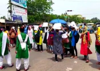 পাশ না করালে আত্মহত্যা !  হুমকি দিল উচ্চ মাধ্যমিকে ফেল করা ছাত্রীরা