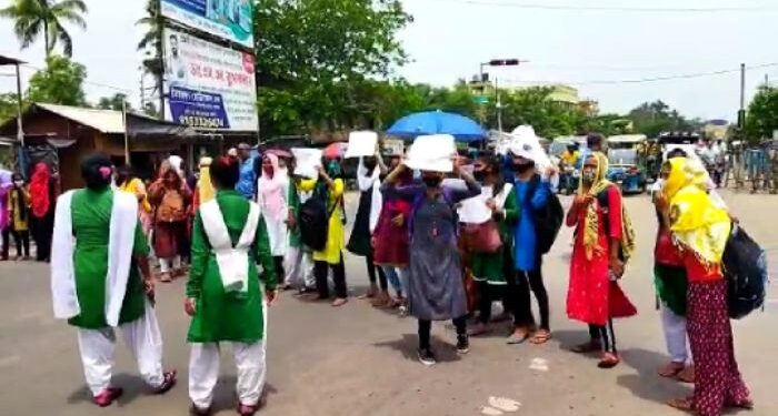 পাশ না করালে আত্মহত্যা !  হুমকি দিল উচ্চ মাধ্যমিকে ফেল করা ছাত্রীরা