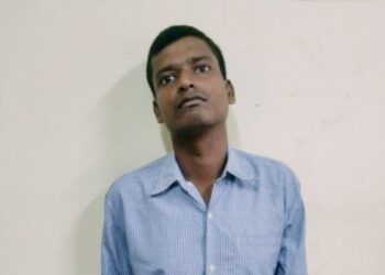 মা’কে মাথা থেঁতলে খুন করে রাতভর মৃতদেহের পাশে বসে রইল মানসিক ভারসাম্যহীন ছেলে