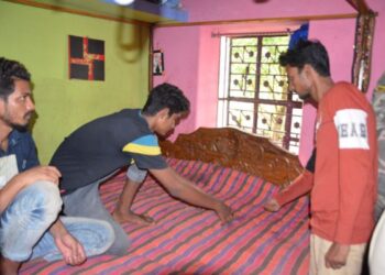 বধুর হাত কেটে নেওয়ার ঘটনার পুনঃনির্মান করল কেতুগ্রাম থানার পুলিশ, স্ত্রীর চরিত্র নিয়ে প্রশ্ন তুললেন অভিযুক্ত স্বামী