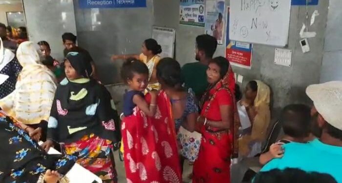 আইসিডিএস কেন্দ্রের খিচুড়িতে সাপ, প্রসূতি ও শিশুদের ভর্তি করা হল হাসপাতালে