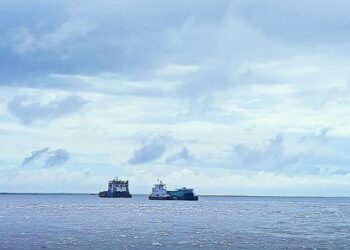 বাংলাদেশে পদ্মা নদীতে দুই লঞ্চের মুখোমুখি সংঘর্ষ, মৃত ১, আহত ২০