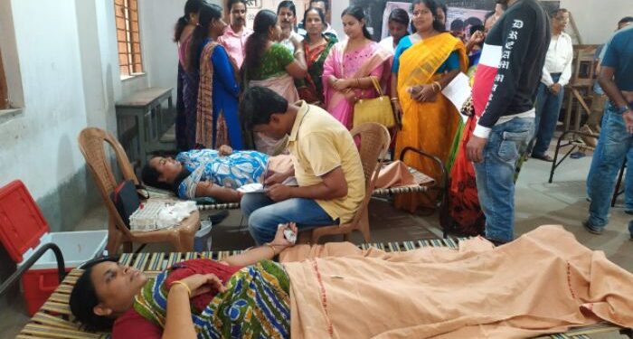 পূর্ব বর্ধমান জেলার গুসকরা পৌরসভার উদ্যোগে আয়োজিত হল রক্তদান শিবির