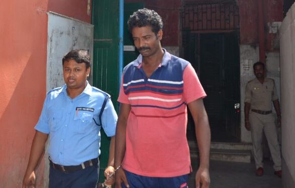 কাটোয়ায় টোটোচালককে বেঁধে রেখে ছিনতাইয়ের ঘটনায় গ্রেফতার কুখ্যাত দুষ্কৃতী