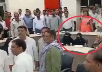 জাতীয় সঙ্গীতের অবমাননার অভিযোগ ৪ মুসলিম মহিলা কাউন্সিলরের বিরুদ্ধে