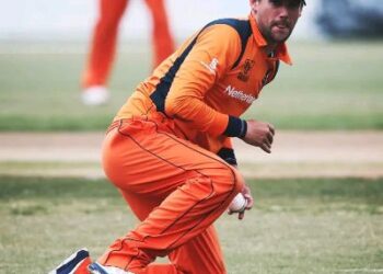 আন্তর্জাতিক ক্রিকেট থেকে সরে দাঁড়ালেন নেদারল্যান্ডের অধিনায়ক  পিটার সিলার