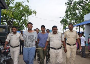 কাটোয়ায় গাঁজাসহ গ্রেফতার মোস্ট ওয়ান্টেড দুষ্কৃতী হায়দার সর্তাজ ইরানি ও কাশিম সেলিম ইরানি