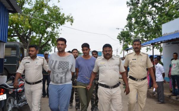 কাটোয়ায় গাঁজাসহ গ্রেফতার মোস্ট ওয়ান্টেড দুষ্কৃতী হায়দার সর্তাজ ইরানি ও কাশিম সেলিম ইরানি