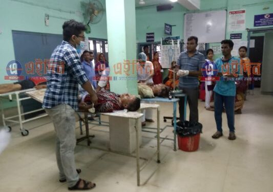 ভাতারে জমির দখল নিয়ে তৃণমূলের দু’গোষ্ঠীর তুমুল সংঘর্ষ, আহত একাধিক