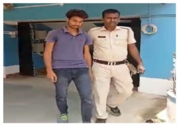 প্রেমের প্রস্তাবে রাজি না হওয়ায় ক্লাসের মধ্যে ছাত্রীকে শ্বাসরোধ করে খুনের চেষ্টা, গ্রেফতার প্রেমিক