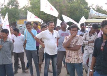 বর্ধমান-কাটোয়া রেল লাইনে প্রতি ঘন্টায় ট্রেনের দাবি তুললো ডিওয়াইএফআই