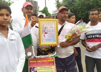 স্বেচ্ছায় রক্তদানের আহ্বানে গুসকরায় এলেন হুগলির যুবক