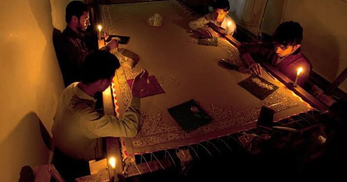 তীব্র বিদ্যুৎ সংকটের জেরে ইন্টারনেট পরিষেবা বন্ধ হতে বসেছে পাকিস্তানে