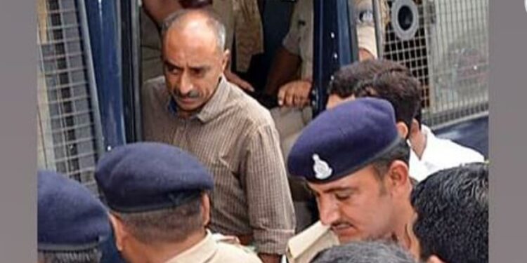 গুজরাট দাঙ্গা মামলায় গ্রেফতার বরখাস্ত আইপিএস অফিসার সঞ্জীব ভাট