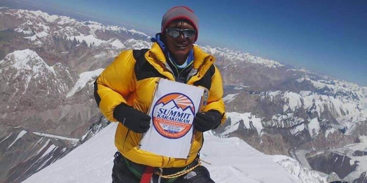 নেপালের পর্বতারোহী সানু শেরপার বিশ্ব রেকর্ড