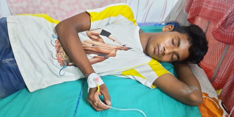 পরীক্ষায় ফেল করার আশঙ্কায় কীটনাশক খেয়ে আত্মহত্যার চেষ্টা কাটোয়ার সপ্তম শ্রেণীর ছাত্রের