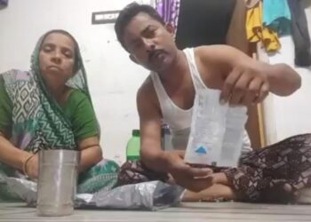 প্রতিবেশীর বাড়ি নির্মান নিয়ে অশান্তি, ঈদের দিনে ফেসবুক লাইভে বিষপান করে আত্মহত্যার চেষ্টা করলেন সাংবাদিক ও তাঁর মা