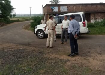 আউশগ্রামে বধুকে মাঠের মধ্যে তুলে নিয়ে গিয়ে গনধর্ষণের অভিযোগ, গ্রেফতার ৩