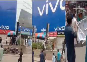 স্যামসাং-এর বিরুদ্ধে ‘ধর্মনিন্দা’র গুজব :  দেশ জুড়ে তান্ডব চালালো পাকিস্থানের কট্টরপন্থী মুসলিম সংগঠন টিএলপি