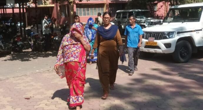 কাটোয়ায় স্বনির্ভর গোষ্ঠীর দলনেত্রীদের সই জাল করে লোন তোলার অভিযোগ, গ্রেফতার ২ মহিলা